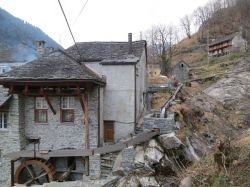 Molino della Farina Bona nel borgo di Vergeletto, valle di Onsernone in Canton Ticino