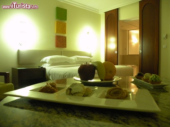 Camera del resort Mazagan di El Jadida - I clienti di questa moderna struttura vengono coccolati e leziati con le specialità gastronomiche locali, e possono alloggiare in camere e suites di elevato standard qualitativo.