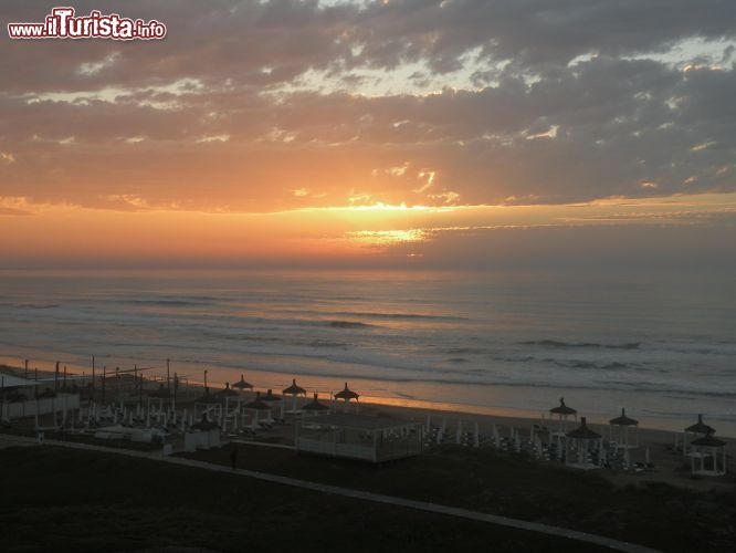 La Spiaggia  del Mazagan al tramonto - Ad ogni stagione le spiagge di El Jadida offrono lo spettacolo gratis del tramonto sull'Oceano, un momento davvero magico della giornata