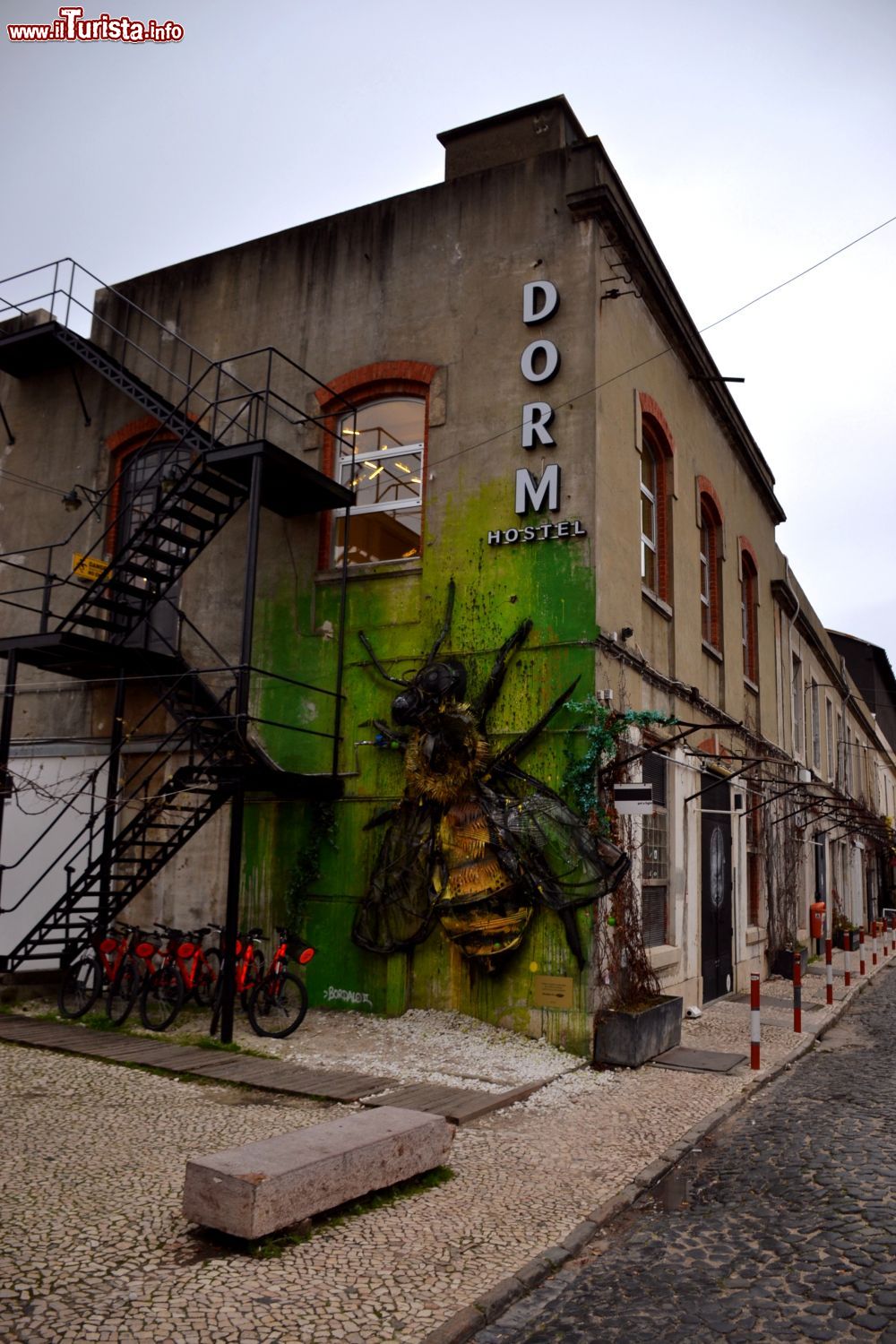 Immagine Il Dorm Hostel ricavato all'interno dell'area dell'LX Factory a Lisbona (Portogallo).