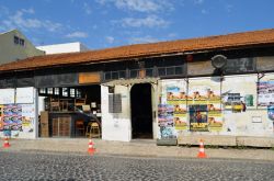 La Cantina Lx, a Lisbona - si trova nella ex zona industriale del quartiere di Alcantara, recentemente ristrutturata e convertita dalla produzione a luogo di arte, cultura e gastronomia come ...