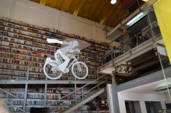 Libreria Ler Devagar LX Factory, Lisbona - Un ...