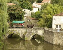 Vouvant, regione dei Paesi della Loira:
A Vouvant ...