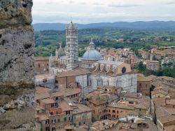 Cattedrale e Battistero di Siena in una panoramica dalla Torre del Mangia