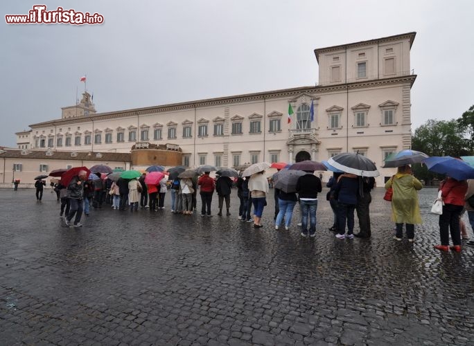 Immagine Coda d'ingresso alla domenica mattina - La domenica è l'unico momento per visitare questo luogo ricco d'arte e di storia. L'importante è farlo tra ottobre e giugno, perchè durante l'estate le visite sono sospese. E' bene essere mattinieri dato che si formano lunghe cose già prima dell'orario di apertura