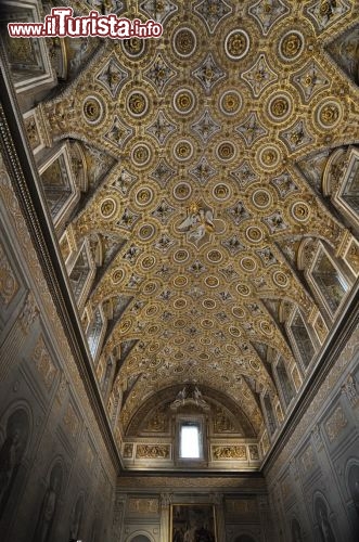 Immagine La Cappella Paolina - Famosa per la sua ottima acustica, è protagonista dei concerti che si svolgono tra l'autunno e la primavera, alla domenica mattina. La cappella venne così chiamata in onore di Papa Paolo V, e possiede dimensioni analoghe a quelle della Cappella Sistina. Misura 42 metri di lunghezza, è larga 13 metri e la volta tocca i 20 metri di altezza