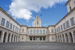 Il cortile all'interno del Palazzo del Quirinale ...