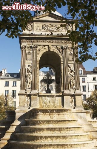 Immagine La fontana degli innocenti (Fontaine des Innocents) nel quartiere Les Halles a Parigi - © David Lefranc / Paris Tourist Office