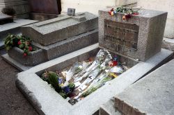 La tomba di Jim Morrison -  Il cantante ...