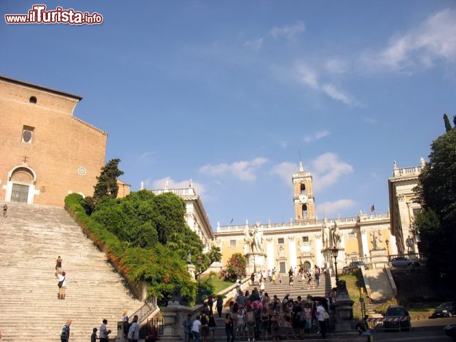 Immagine Il Campidoglio e la scalinata che porta alla Basilica di Santa Maria di Aracoeli a Roma