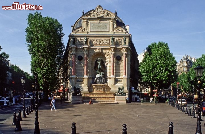 Immagine Place Saint Michel, Parigi - Sulla rive Gauche della Senna, questa piazza  si apre a fianco dell'Ile de la Citè, con l'inconfondibile profilo di Notre Dame, e da qui si può visitare il Quartiere Latino, uno dei più famosi della capitale della Francia - © Jacques Lebar / Paris Tourist Office