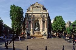 Place Saint Michel, Parigi - Sulla rive Gauche ...