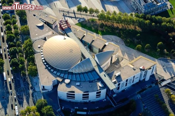 Immagine Vista aerea della Città della Musica, al cui interno è ospitato il Musée de la Musique, complesso che si trova all'interno del Parc de la Villette Parigi - © Citè de la Musique / www.citedelamusique.fr