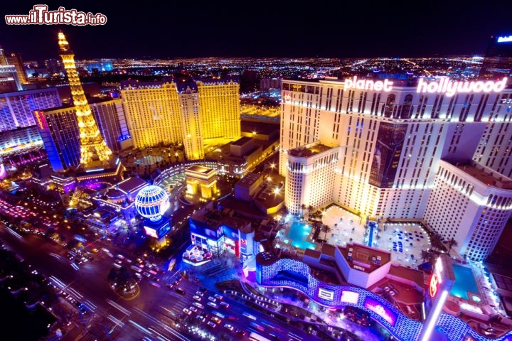 Sapevate che la città con il maggior numero di stanze d'hotel è Las Vegas? - La più grande città del Nevada (la capitale è però Carson City) è la località al mondo con il più alto numero di camere d'albergo: i dati aggiornati al 2013 parlano di un totale di oltre 150.000 stanze, che vantano una strabiliante percentuale di occupazione media dell'84% durante l'anno. Ricordiamo inoltre che 19 dei 25 hotel più grandi del mondo, si trovano proprio qui! - © littleny / Shutterstock.com 