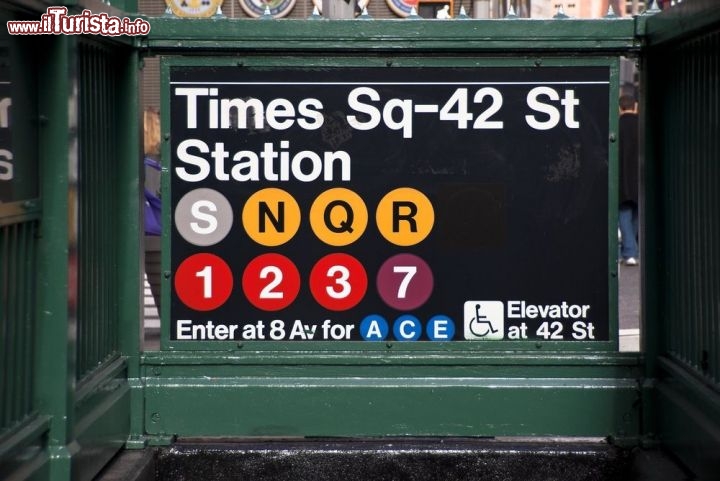 Immagine La fermata della metropolitana di Times Square / 42° Street a New York City - © Gregory James Van Raalte / Shutterstock.com