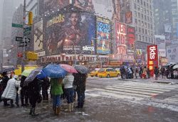 Nevicata a Times Square, il fascino di New York ...
