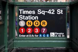 La fermata della metropolitana di Times Square ...