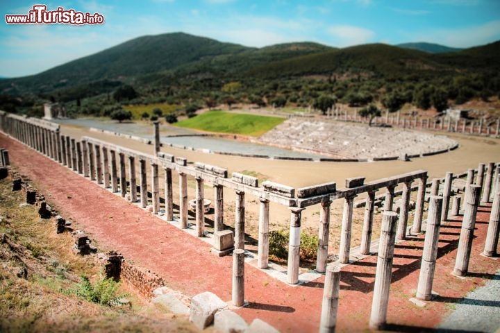 Fotografia delle rovine di Messinia con obiettivo tilt-shift  - © elgreko / Shutterstock.com