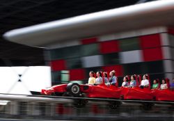 Formula Rossa, Abu Dhabi: le montagne russe più veloci del mondo, da 0 a 250 km/h in 4,9 secondi; la propulsione è a verricello idraulico come quella degli aerei a reazione. Esperienza ...