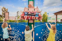 Sognolabio, il regno dei bambini al parco di Cinecittà World, Roma. E' una delle 6 aree tematiche in cui è suddiviso il parco tematico dal 2017. Sognolabio comprende: Bagnabattaglia, ...