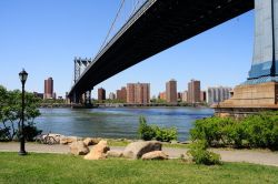 Il Manhattan Bridge visto dal Brooklyn Bridge ...