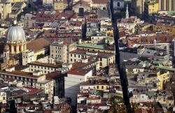 Spaccanapoli dall'alto: di troviamo nei pressi ...