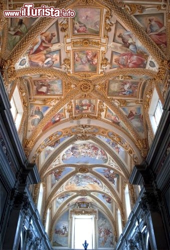 Immagine Interno chiesa della Certosa di San Martino (Napoli) - © conde / Shutterstock.com
