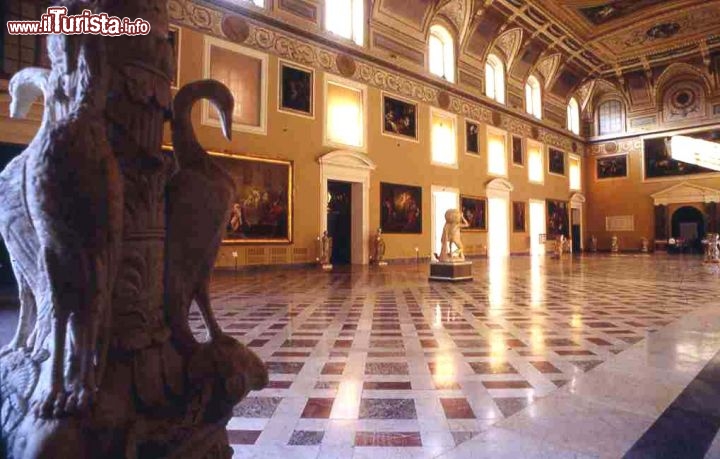 Immagine Il Gran Salone della Meridiana, una delle architetture notoveli del Museo Archeologico di Napoli
