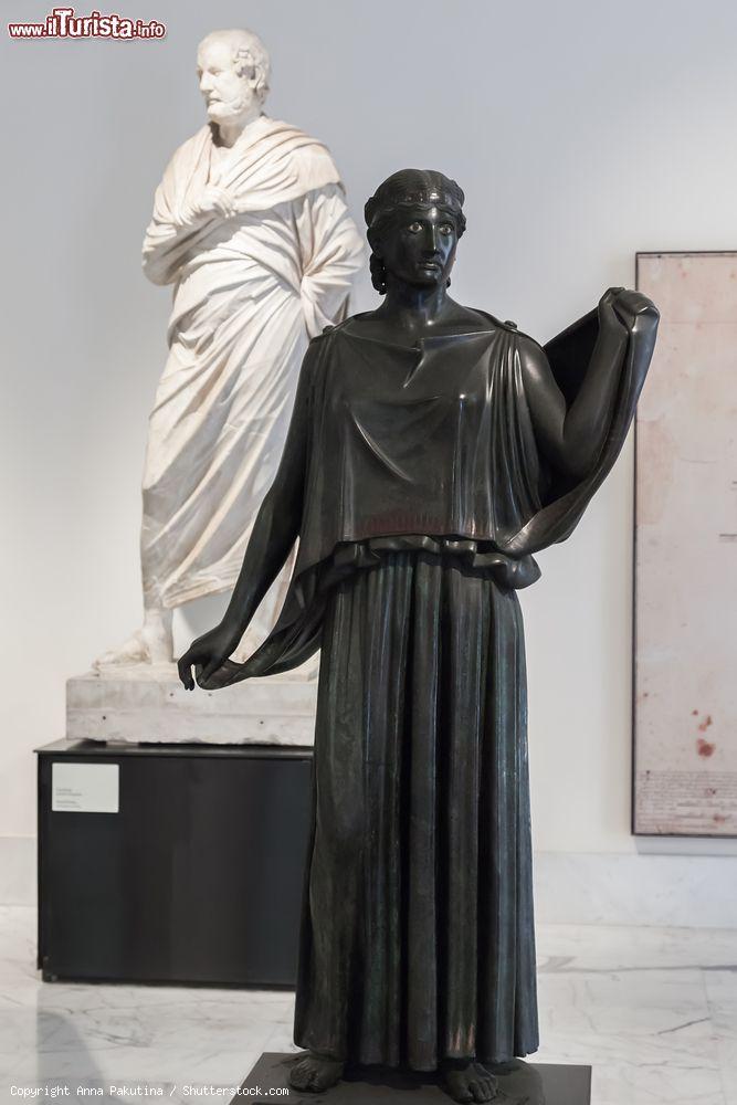 Immagine Una statua in bronzo esposta al museo Archeologico Nazionale di Napoli. - © Anna Pakutina / Shutterstock.com