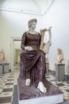 Statua di Apollo con la lira, collezione del Museo Archeologico Nazionale di Napoli  - © Anna Pakutina / Shutterstock.com