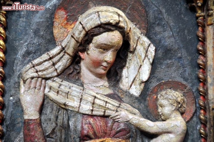 Immagine Madonna con Bambino all'interno del Battistero di Parma