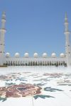 Il cortile interno della Moschea Sheikh Zayed ...