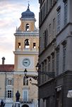 La Torre barocca del Palazzo del Governatore a Parma - Su di essa è stata realizzata una grande meridiana nel 1829