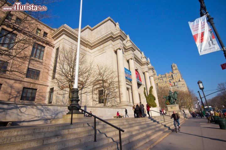 Immagine Ingresso del Museo di storia Naturale di New York City: l'American Museum of Natural History è una delle visite d'obbligo della Grande Mela - © littleny / Shutterstock.com