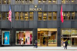 Il Rolex Building e il suo Store sulla quinta ...