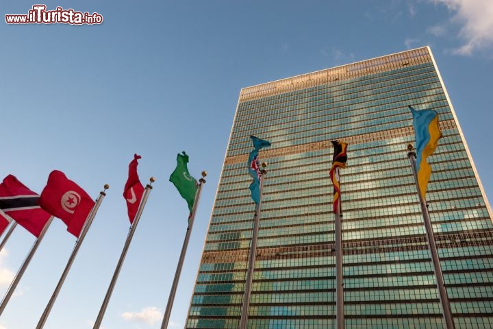 Immagine Il Palazzo di Vetro dell'ONU, gli uffici delle Nazioni Unite a New York City - © Natalia Bratslavsky / Shutterstock.com