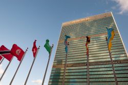 Il Palazzo di Vetro dell'ONU, gli uffici delle Nazioni Unite a New York City - © Natalia Bratslavsky / Shutterstock.com