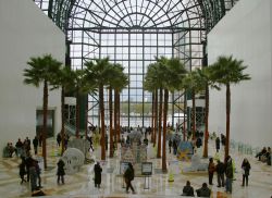 Canstruction Design Competition al Winter Garden del Brooklfield Place, New York City - © Leonard Zhukovsky / Shutterstock.com