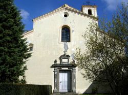 La facciata della chiesa dell'Eremo di Camaldoli di Napoli