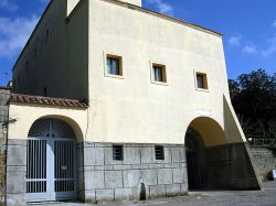 L'ingresso dell'Eremo di Camaldoi a Napoli. E' stato costruito sulla collina più alta della città