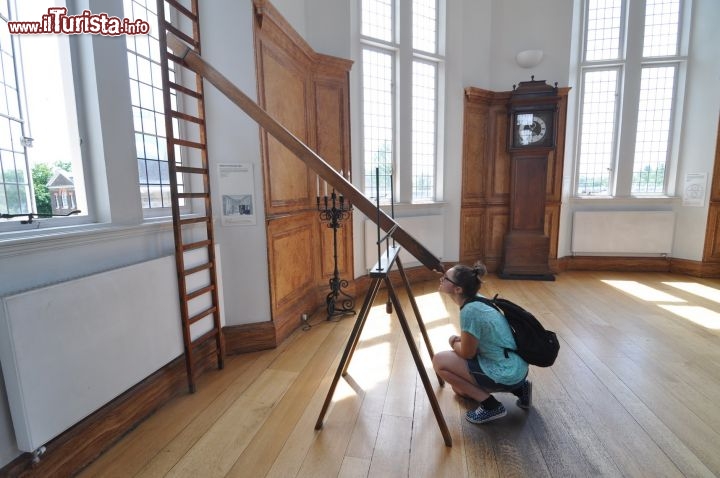 Immagine Uno strumento antico esposto all'interno della sala ottagonale della Casa di Flamsteed, presso l'Osservatorio Reale di Greenwich