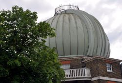 Onion Dome, la grande cupola del Royal Observatory di Greenwich. Qui dentro si trova il rifrattore da 28 pollicii, The Great Equatorial Telescope, il più grande cannocchiale britannico. ...