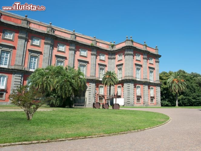 Immagine Capodimonte la reggia Borbonica a Napoli - © enzodebernardo / Shutterstock.com