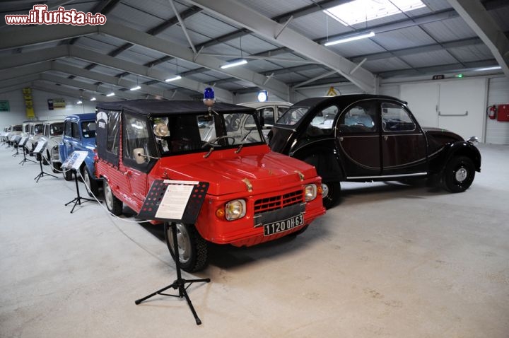 Immagine Citroen Mehari rossa, una "spiaggina" al Citromuseum di Castellane