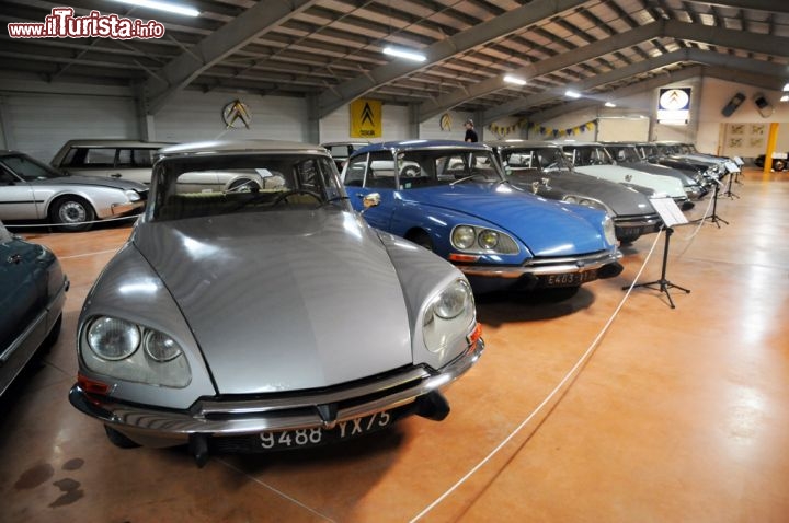 Immagine Citroen DS squalo al museo dedicato alla casa automobilistica francese a Castellane