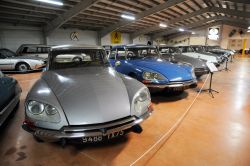 Citroen DS squalo al museo dedicato alla casa automobilistica francese a Castellane