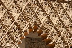 Decorazioni in stile Mudejar nel Patio de las Doncellas all'Alcazar - © Massimiliano Pieraccini / Shutterstock.com