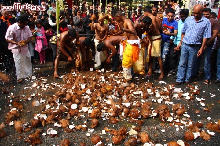 Immagine La Fete de Ganesh in rue Pajol: si tratta di uno degli eventi più importanti del quartiere la Chapelle di Parigi, spesso considerato un pezzo di India trapiantato in Francia, ma che ha una anima multi-etnica - © Sergii Rudiuk / Shutterstock.com