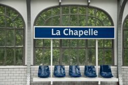 La stazione de La Chapelle, si trova lungo la linea 2  della Metropolitana  di Parigi - © NeydtStock / Shutterstock.com