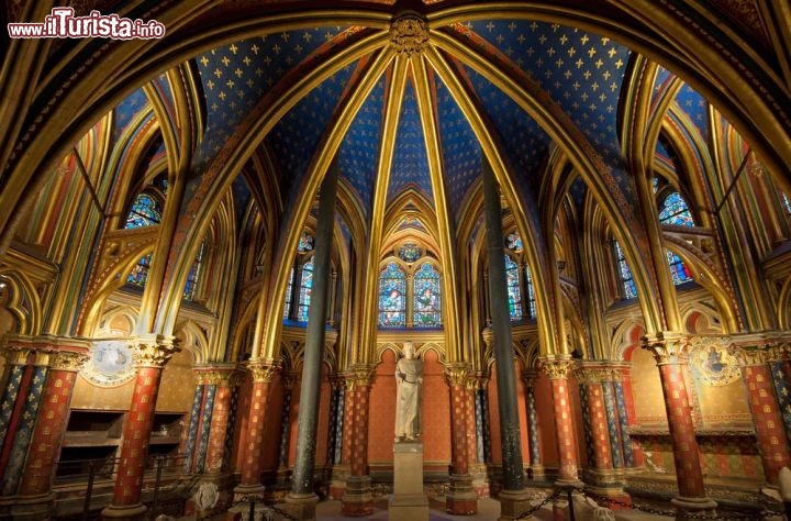 Immagine Cappella bassa, Sainte Chapelle a Parigi - © javarman / Shutterstock.com